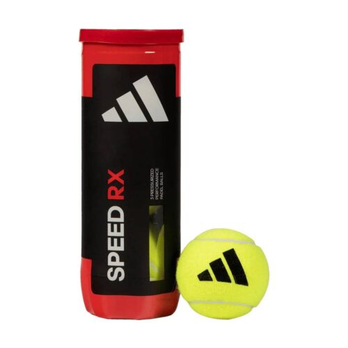 Eine Röhre mit Tennisbällen mit der Aufschrift „Adidas Speed RX Court Padelbälle“ und einem Logo steht aufrecht. Daneben ist ein einzelner leuchtend gelber Tennisball mit demselben schwarzen Logo ausgestellt. Der Hintergrund ist schlicht weiß.