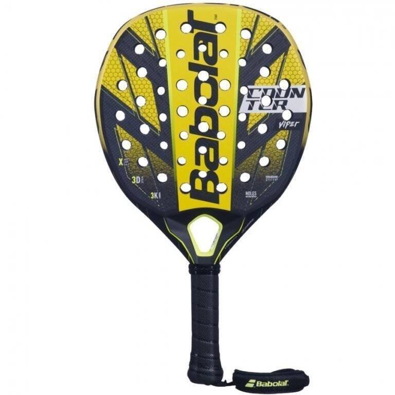 Der Babolat Counter Viper 2024 Padelschläger besticht durch ein auffälliges schwarz-gelbes Design. Seine Oberfläche ist mit zahlreichen Löchern übersät und der Begriff „Technical Viper“ ist deutlich zu erkennen. Er kombiniert modernstes Branding mit außergewöhnlicher Leistung, um jedes Spiel zu verbessern.