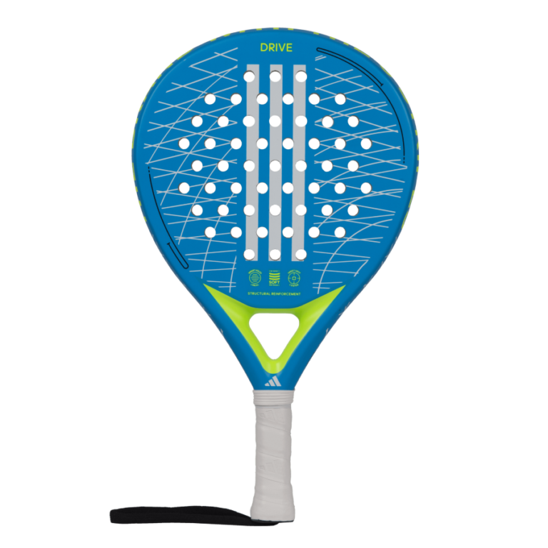 Der Adidas Drive 3.3 Blue 2024 Padelschläger zeigt eine kräftige perforierte Schlagfläche in Blau und Limettengrün, die mit dem „DRIVE“-Branding verziert ist. Er verfügt über einen weißen Griff und einen stabilen Riemen am Ende des Griffs, der für hervorragende Leistung auf dem Platz sorgt.