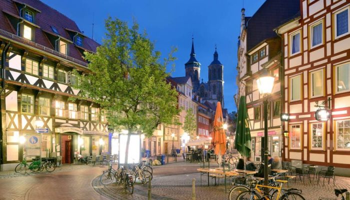 Goettingen_Altstadt_mit_der_StJohannis_Marktkirche_Abendstimmung (1) (1)